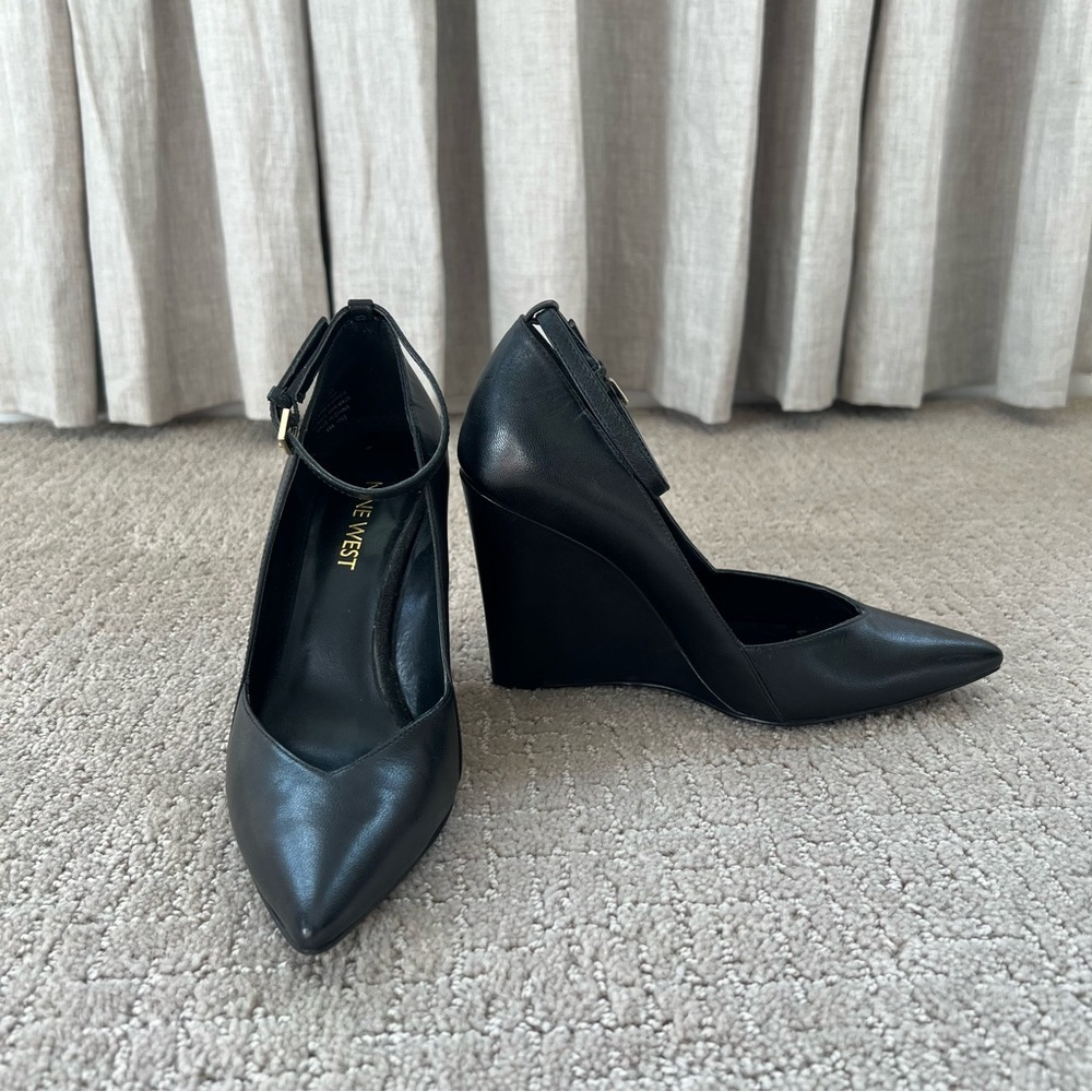 Nine West Eviee Black Leather Wedge Pumps - Picture 3 of 12